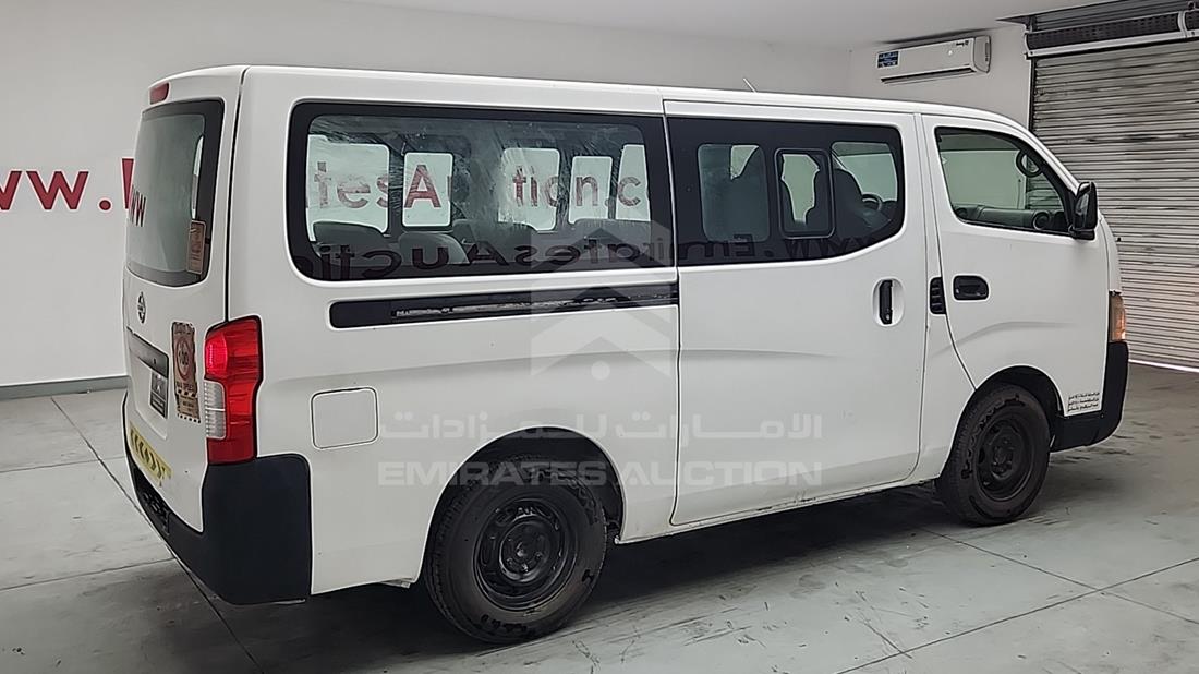 نيسان أورفان 2015 — الزاوية الخلفية اليمنى — صورة 8