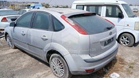 2006 Ford Focus — Rear Left Angle — Photo 6 — Thumbnail