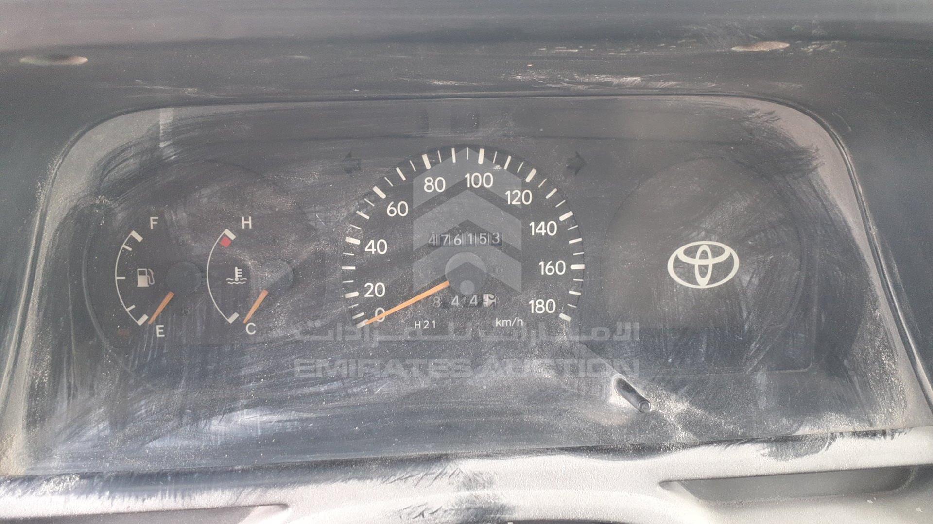 2004 TOYOTA HIACE VIN: JT4ZR119747014684
