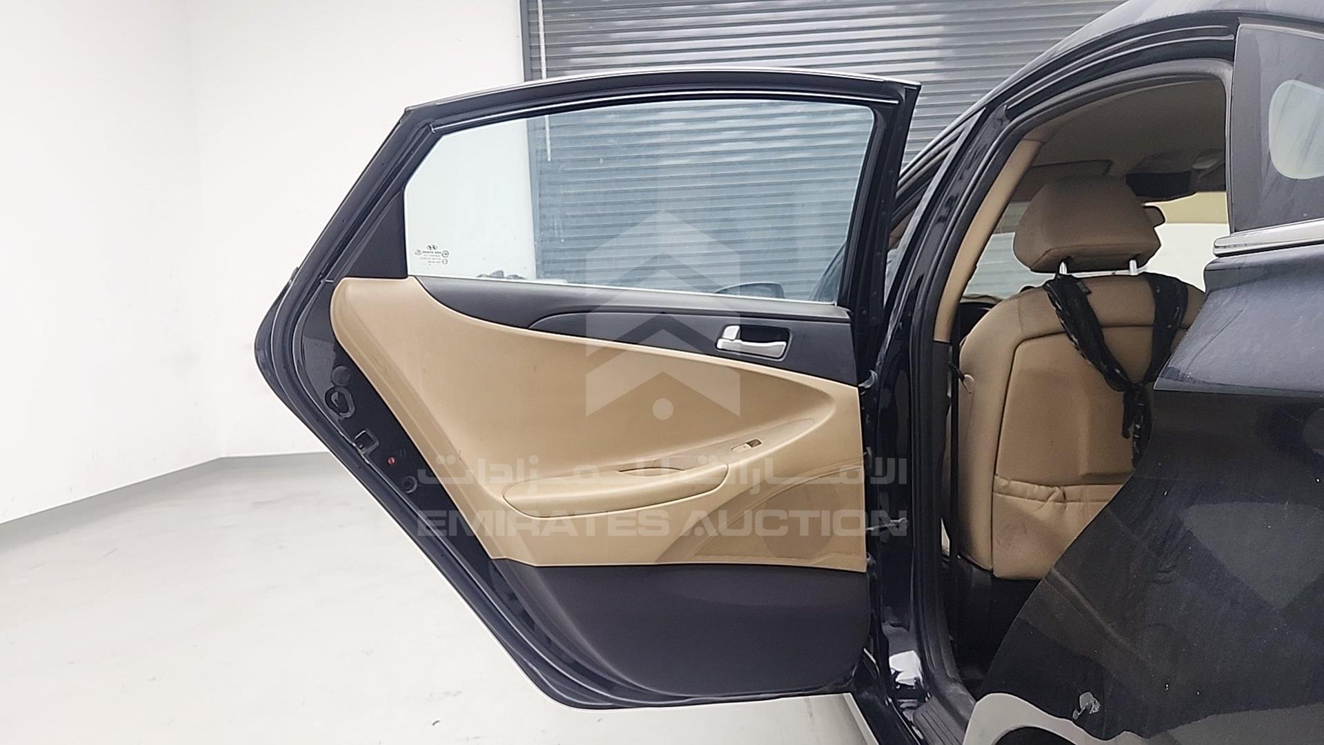 2014 HYUNDAI SONATA VIN: KMHEB41CXEA557706