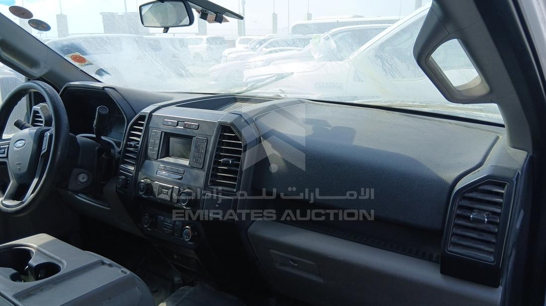 فورد اف 150 2019 — زاوية واجهة الراكب الأمامي الأيمن — صورة 25