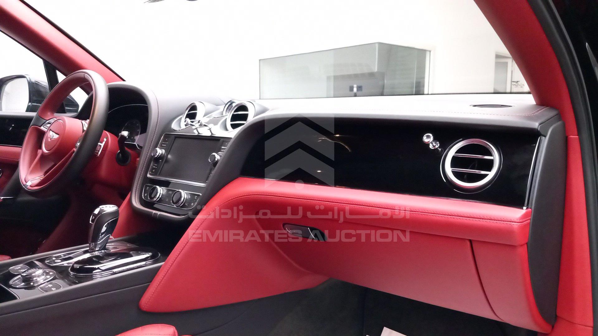2017 BENTLEY BENTAYGA VIN: SJAAB1ZV3HC016529