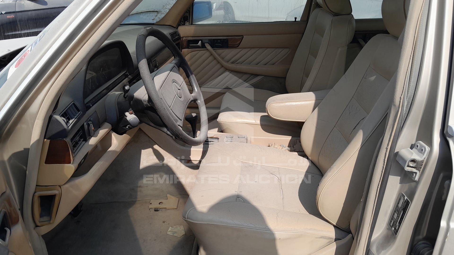 1989 MERCEDES SE 300 VIN: WDBCA24D2KA489158