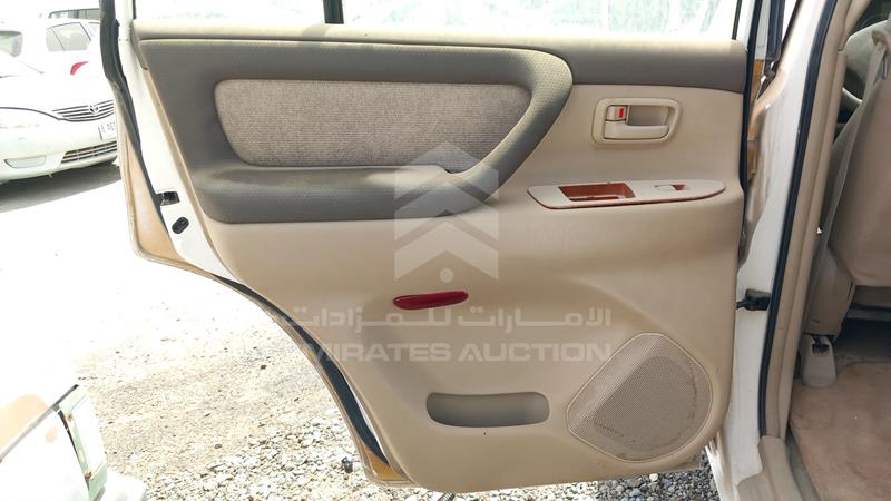 VIN: JTEHJ09J565123733 Auction: EmiratesAuction Lot: 404955 VIN: JTEHJ09J565123733 Toyota Land Cruiser 2006 WHITE Photo 18
