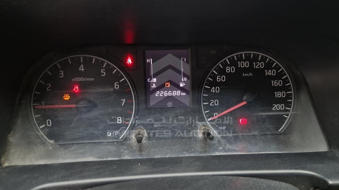2016 Nissan Urvan — Speedometer & RPM Gauges — Photo 9