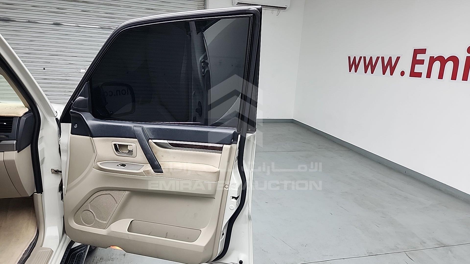 2011 MITSUBISHI PAJERO VIN: JMYLRV95WBJ701598