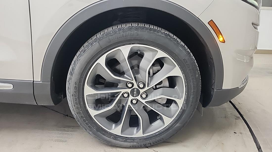2023 Lincoln Nautilus — Front Right Tyre — Photo 36