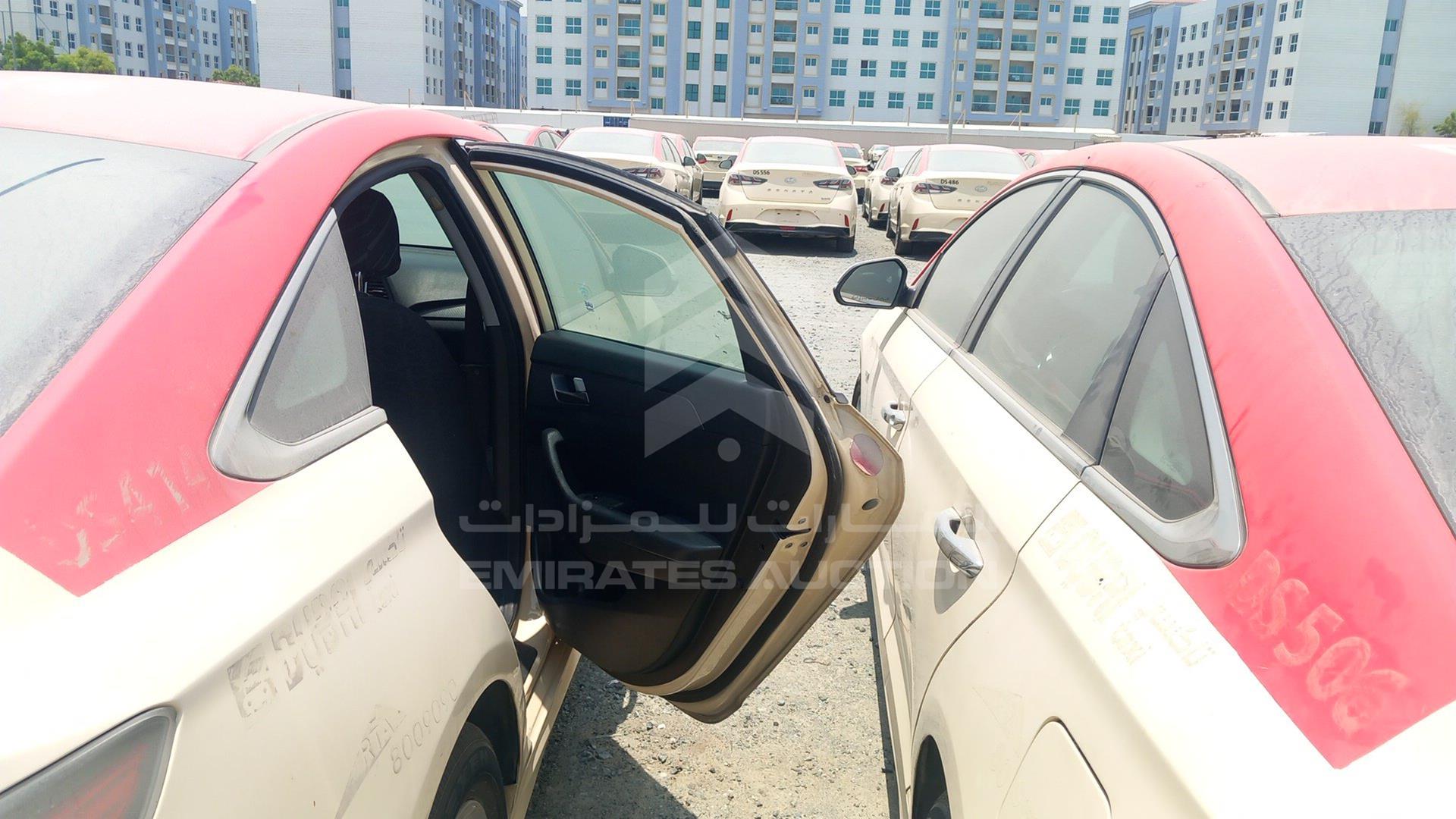 2018 HYUNDAI SONATA VIN: KMHE24136JA082064
