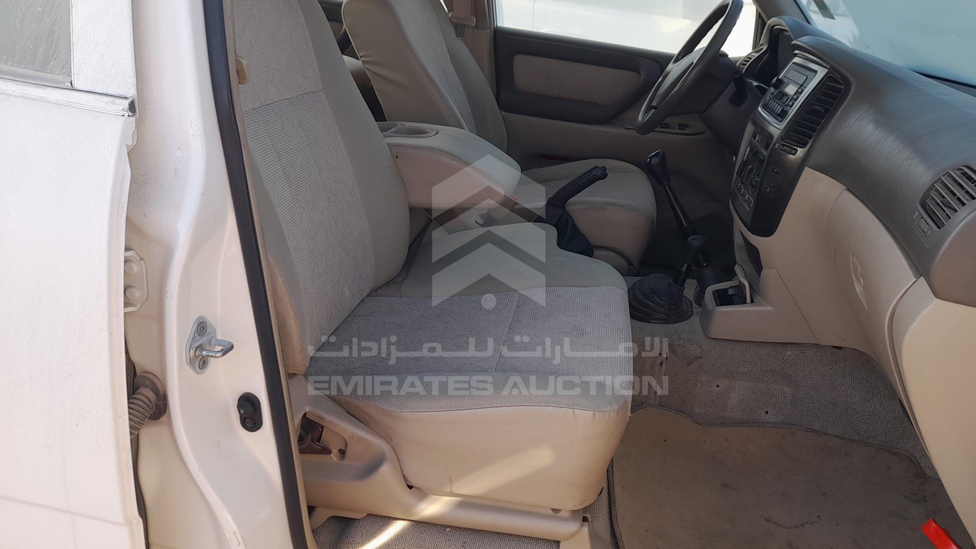 2007 TOYOTA LAND CRUISER VIN: JTGHJ09J977006847