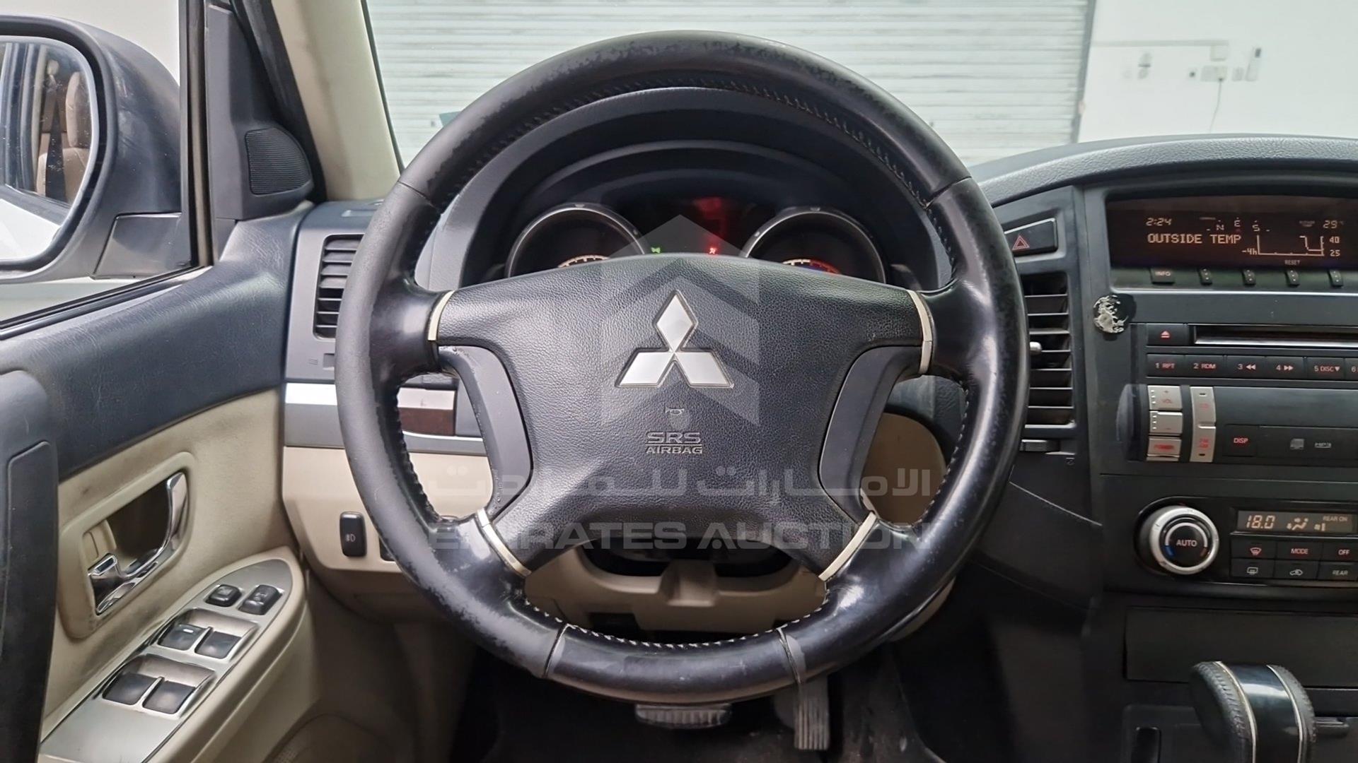 2011 MITSUBISHI PAJERO VIN: JMYLRV95WBJ708816