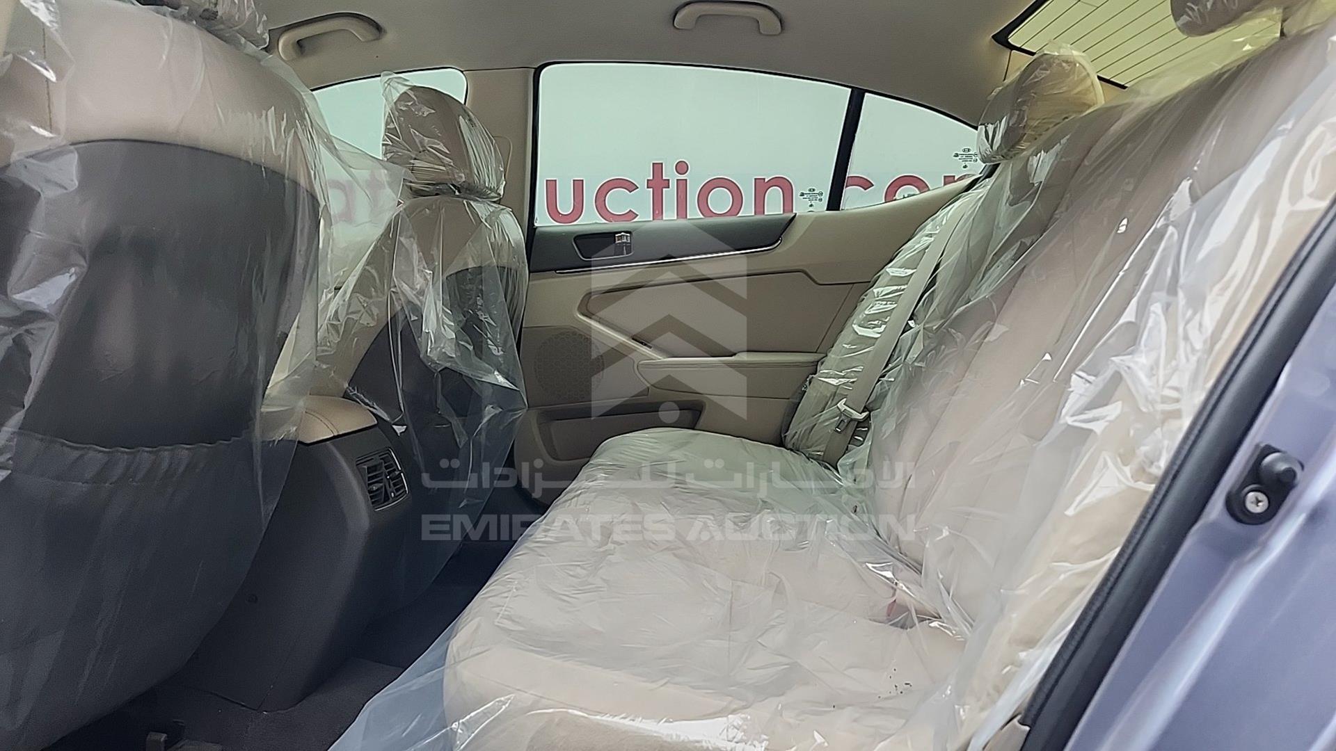 2011 KIA CADENZA VIN: KNALM4140B5028295