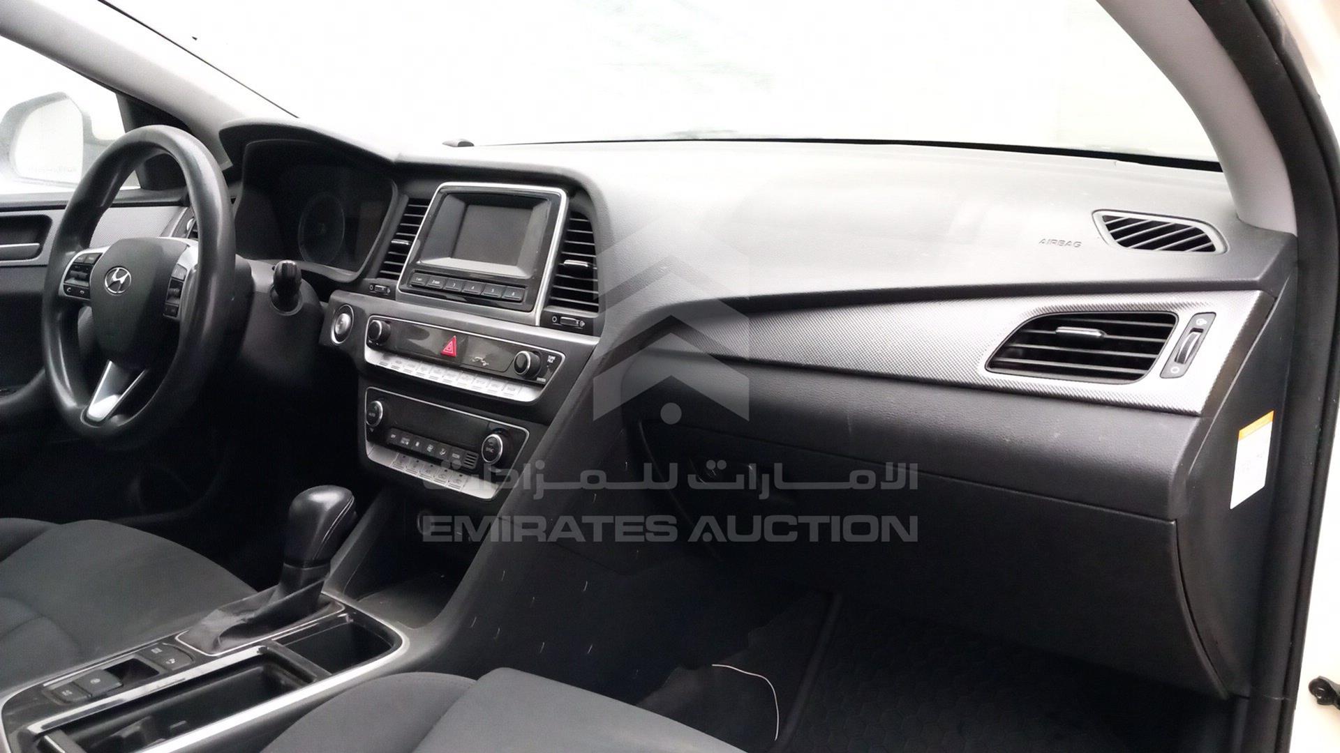 2019 HYUNDAI SONATA HYBRID VIN: KMHE24139KA093092