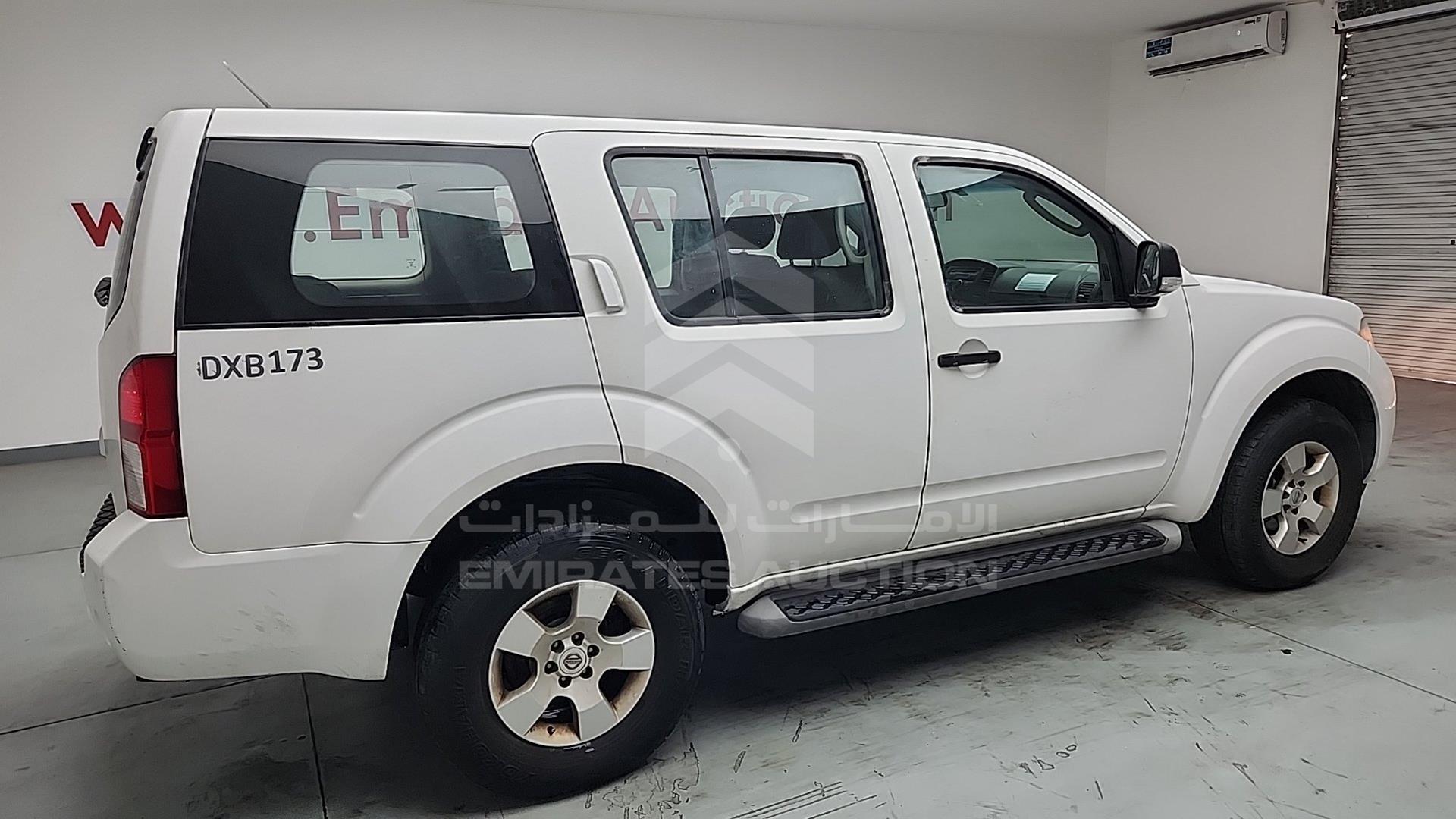 2015 NISSAN PATHFINDER VIN: VSKLR11A1FA579582