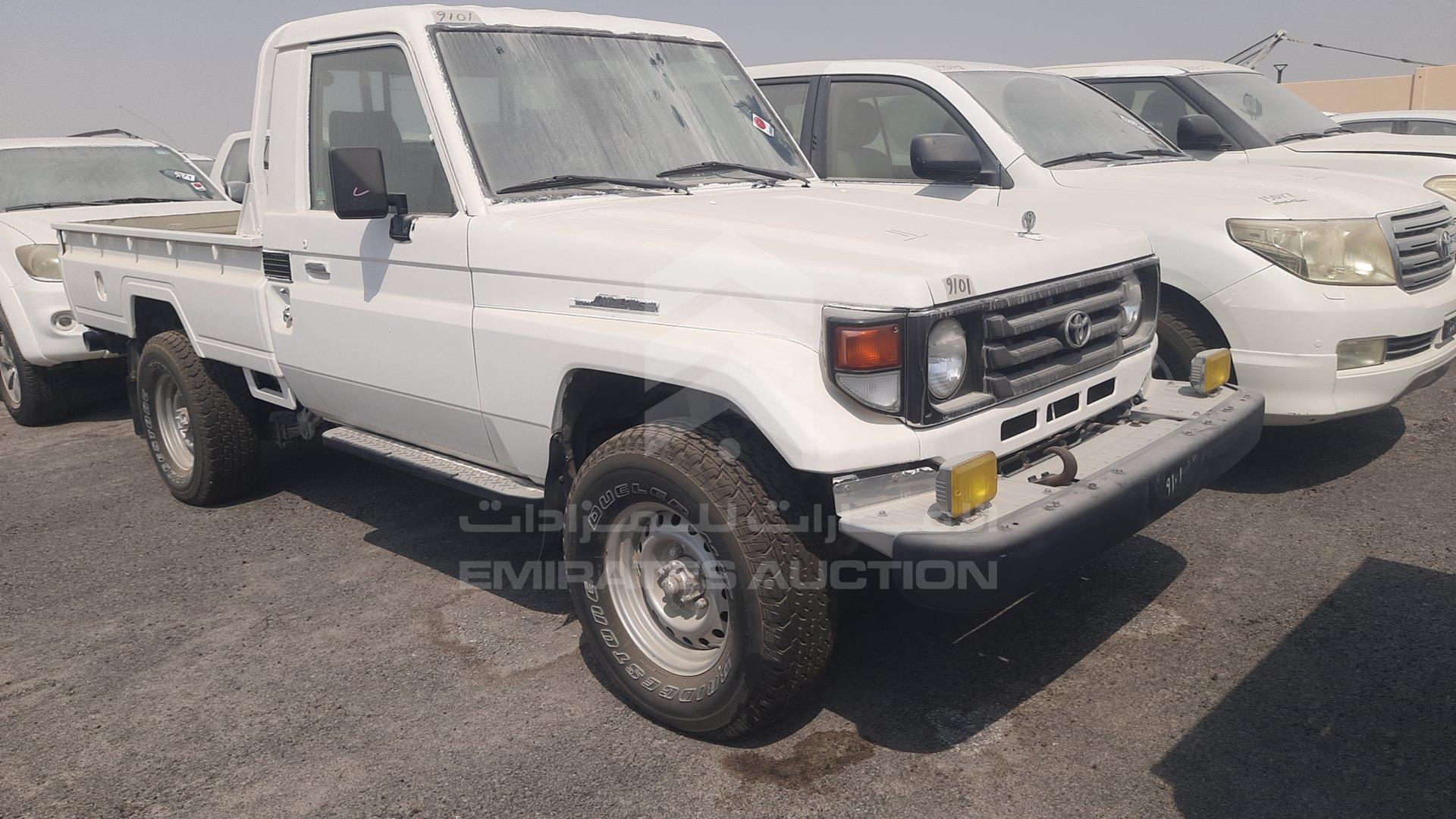 2000 TOYOTA LAND CRUISER PICKUP VIN: JTFLJ71J4Y8000999