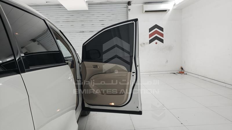 JTNGE52M9EA038871 Auction: EmiratesAuction Lot: 404817 JTNGE52M9EA038871 Toyota Previa 2014 WHITE Photo 29