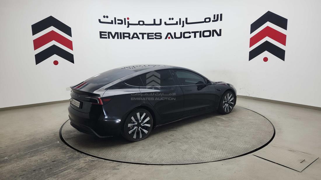 تيسلا موديل 3 2024 — الزاوية الخلفية اليمنى — صورة 6
