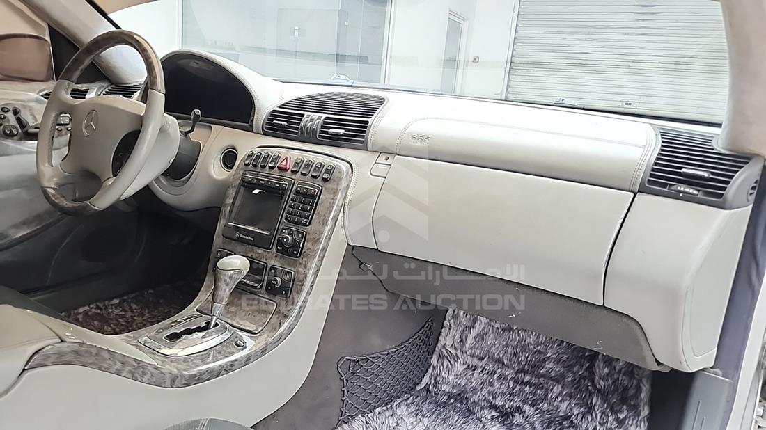 مرسيدس سى ال 600 2002 — زاوية واجهة الراكب الأمامي الأيمن — صورة 22