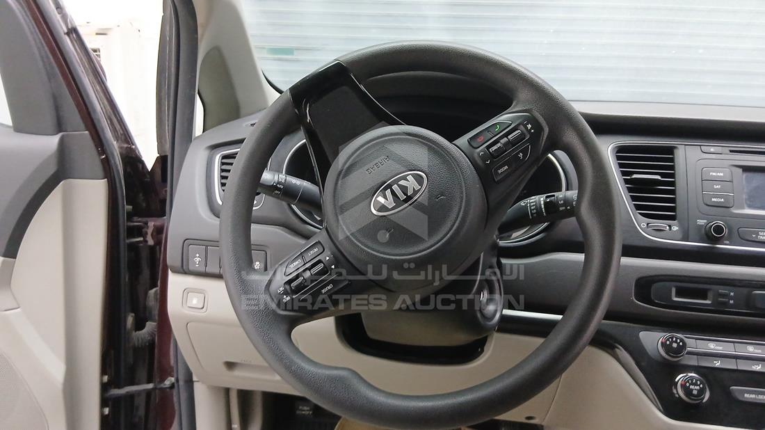 2015 Kia Sedona — Steering & Mounted Controls — Photo 19