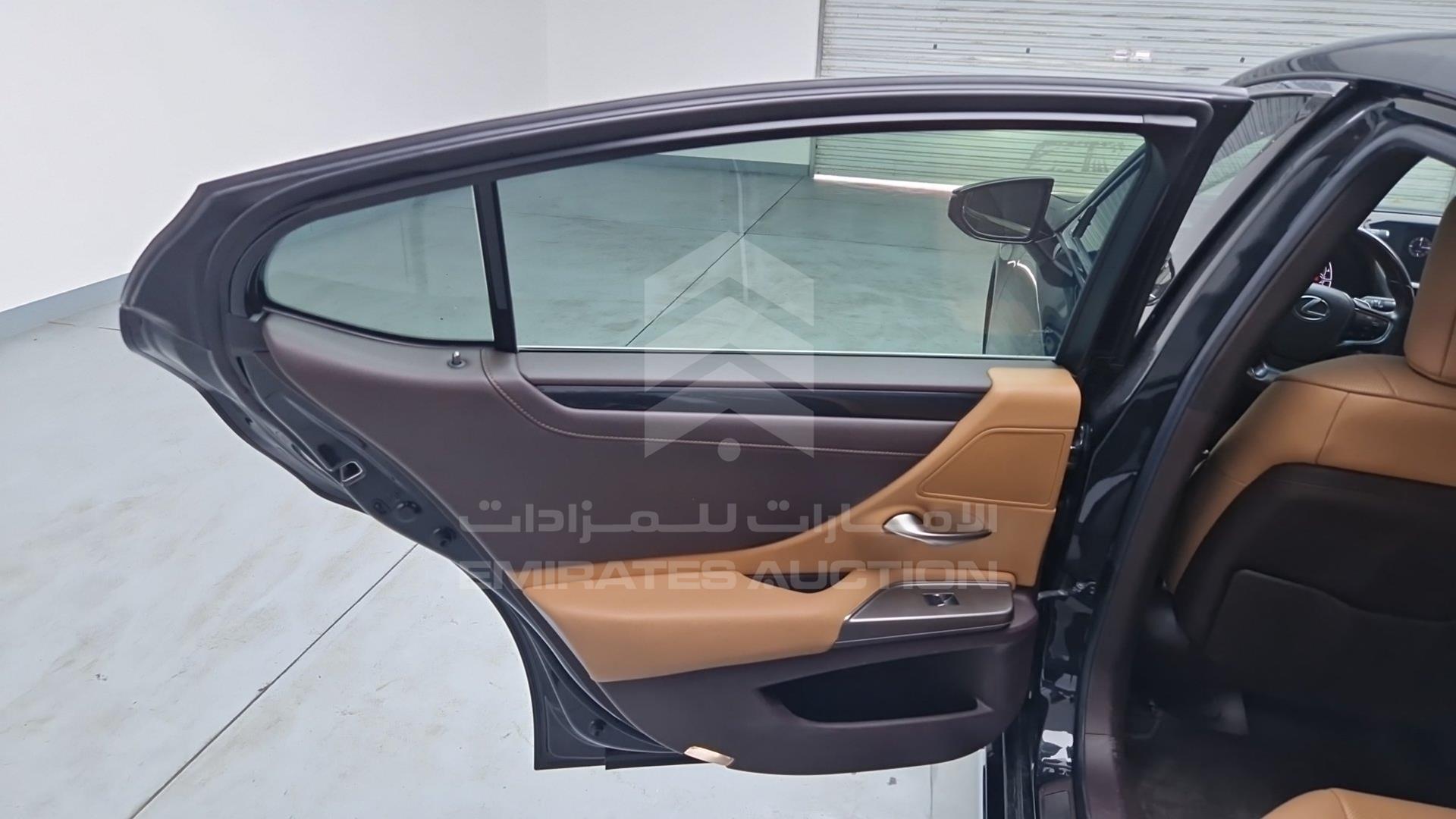 2021 LEXUS ES 300H VIN: JTHB21B15M2140116