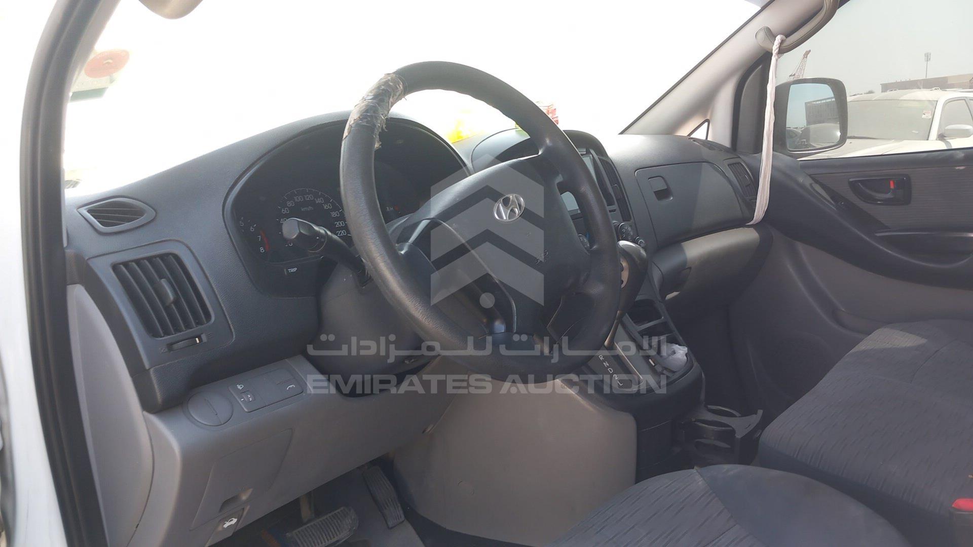 2015 HYUNDAI H1 VIN: KMHWG81R3FU643795
