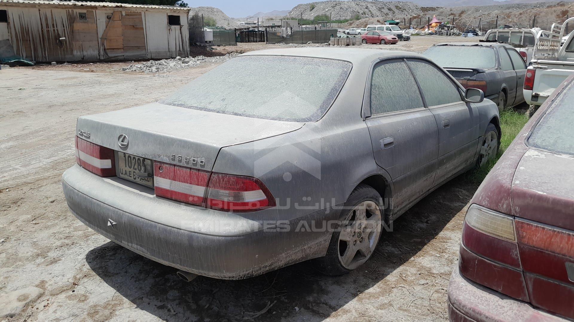 2001 LEXUS ES 300 VIN: JT8BF28G710307881