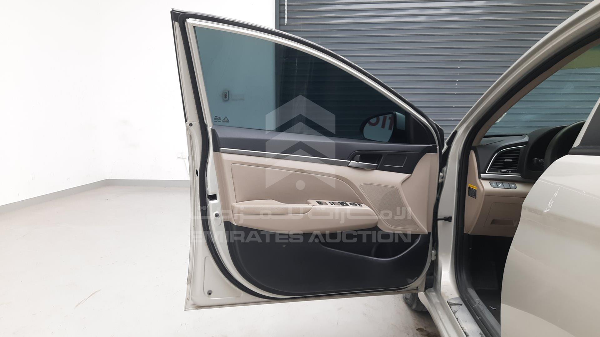 2018 HYUNDAI ELANTRA VIN: 5NPD84LF6JH235542