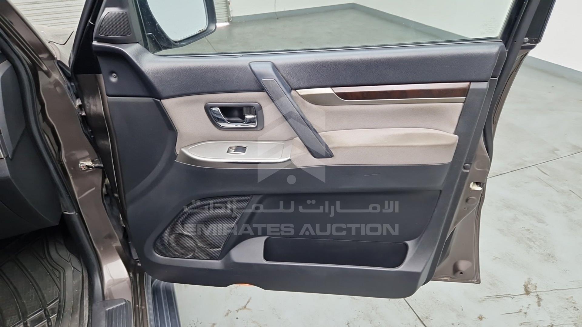 2015 MITSUBISHI PAJERO VIN: JMYLYV95WFJ711967
