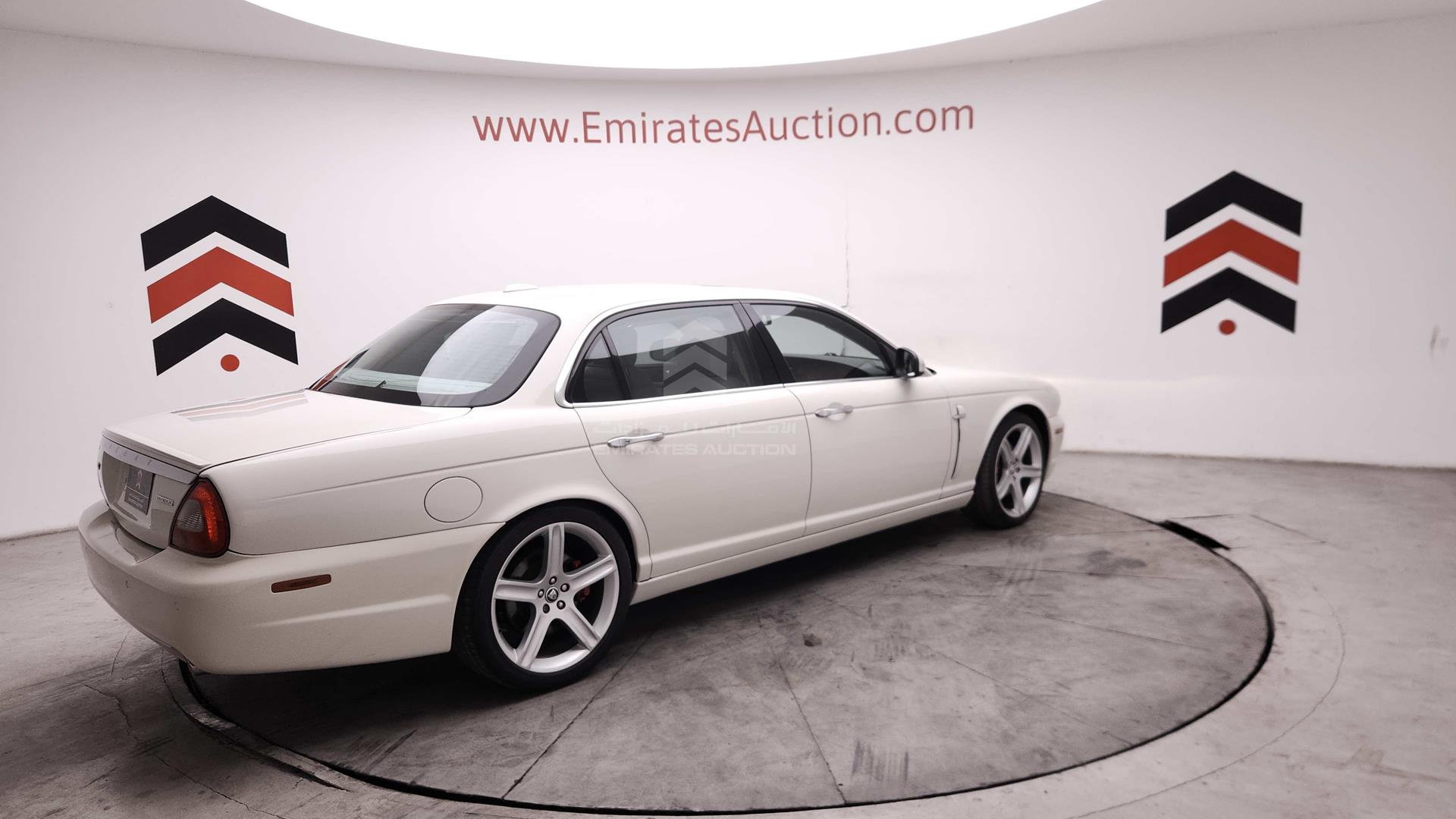 2008 JAGUAR X J 8 VIN: SAJAA89F58SH25430