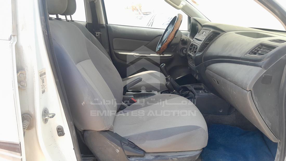 ميتسوبيشي L 200 2016 — زاوية الراكب الأمامي للمقعد — صورة 24