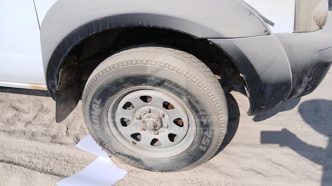 نيسان 2400 2007 — الإطار الأمامي الأيمن — صورة 29