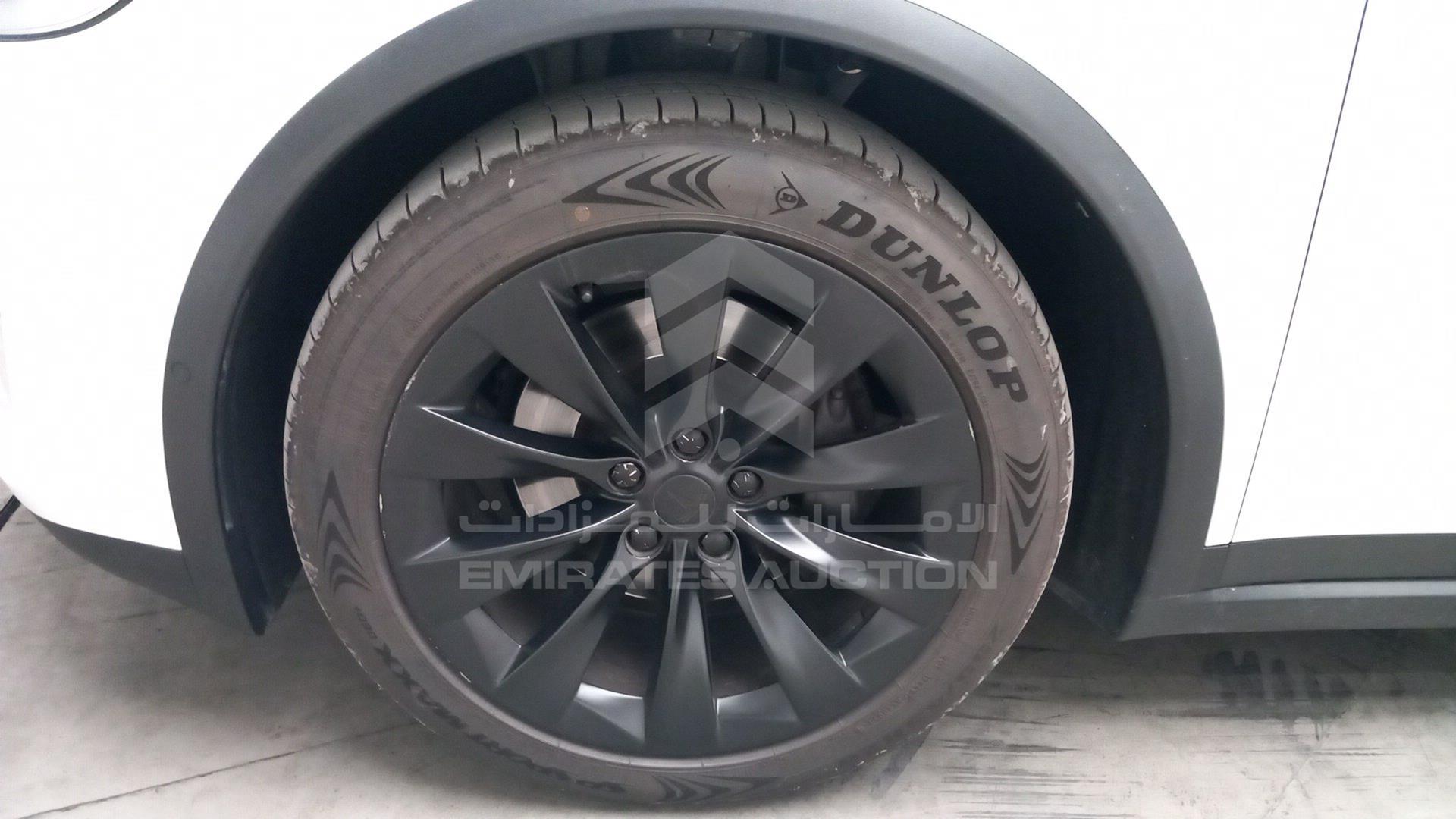 2018 TESLA MODEL X VIN: 5YJXCCE27JF116185