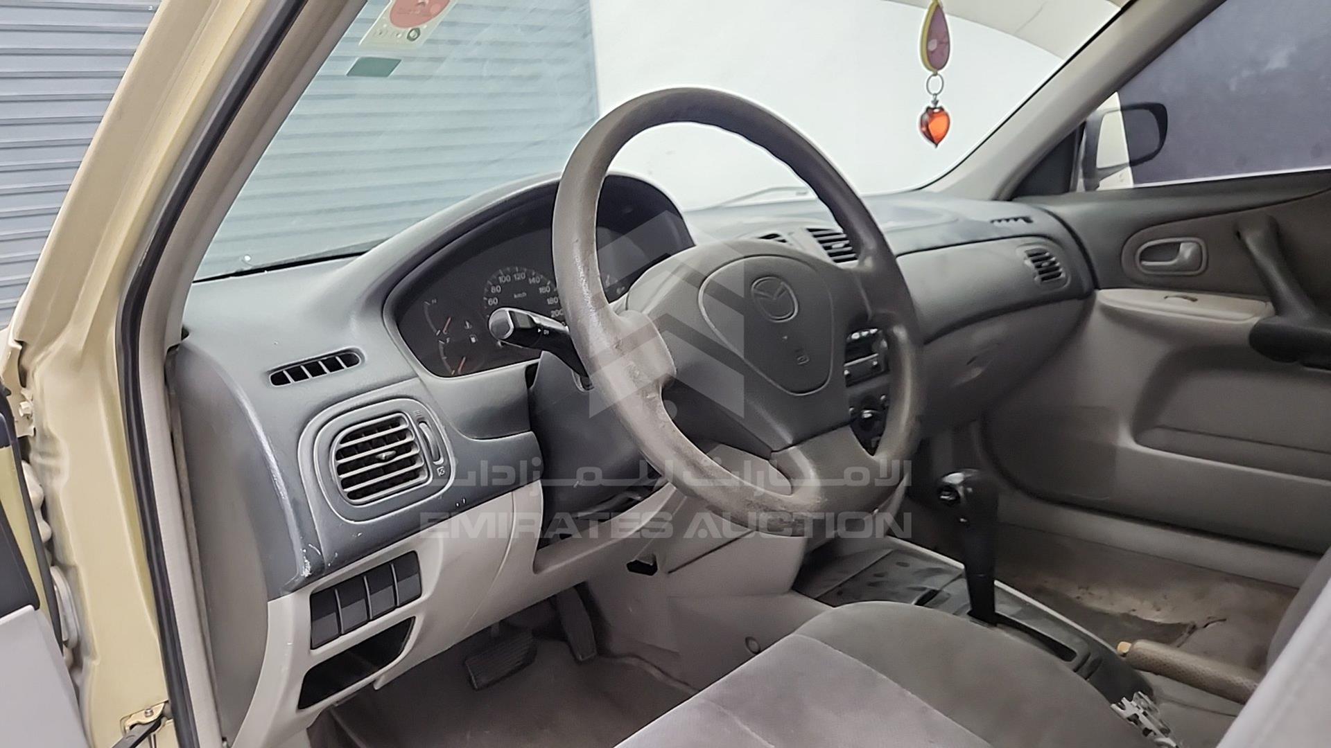 2002 MAZDA 323 VIN: JM7BJ12M821209520