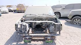 2005 GMC Sierra — Full Front View — Photo 1 — Thumbnail