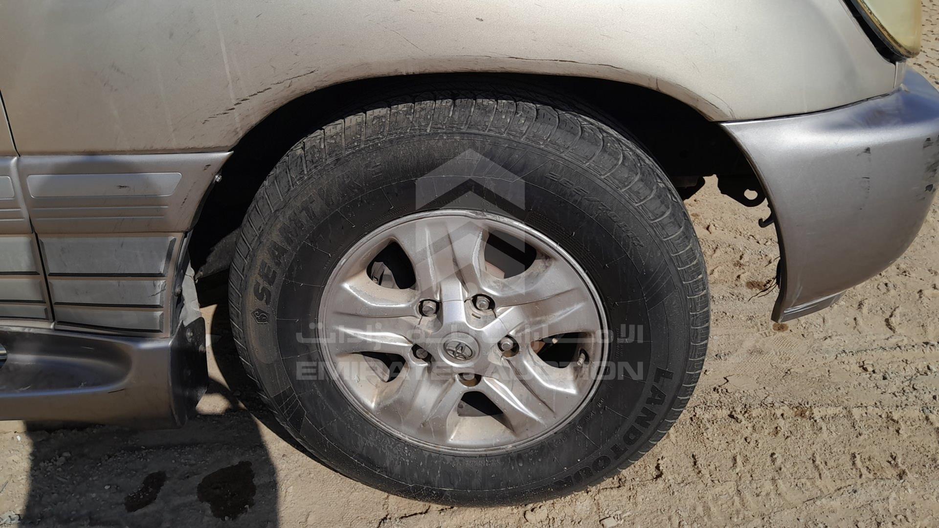 2005 TOYOTA LAND CRUISER VIN: JTEHT05J052076708