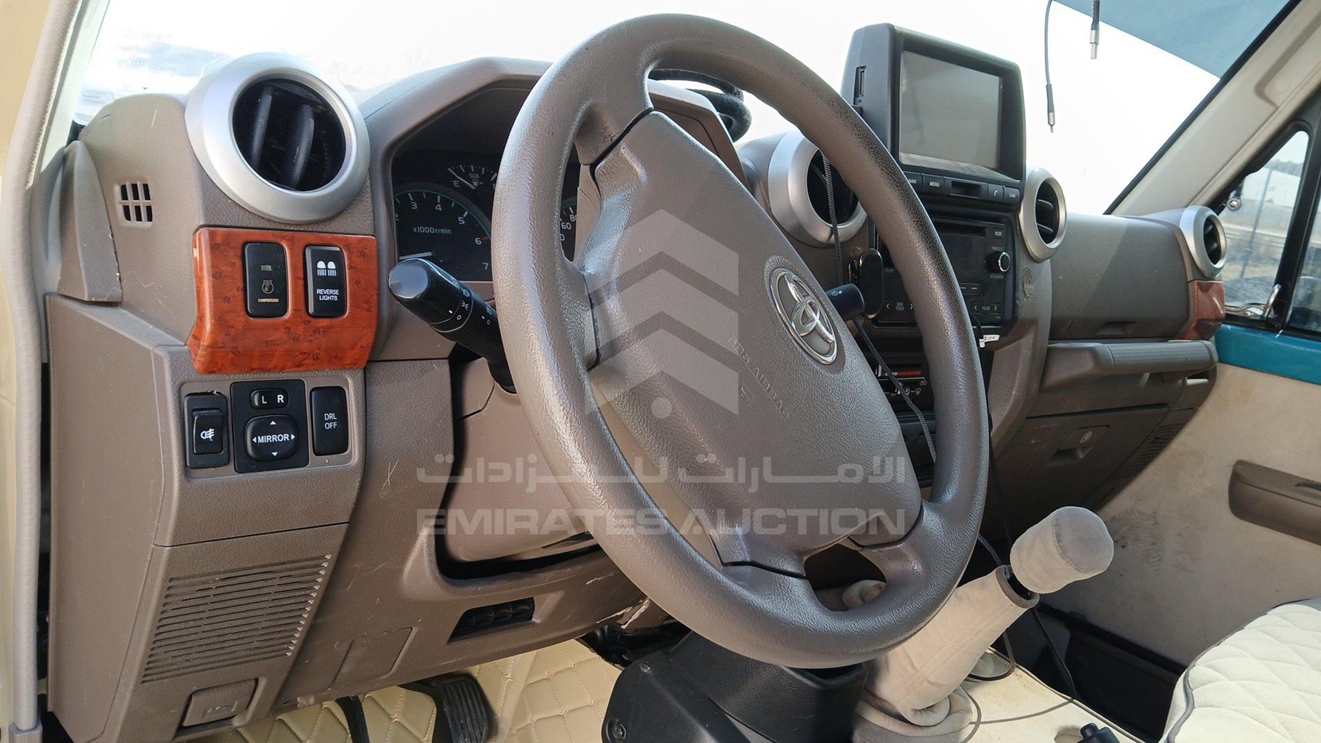 2015 TOYOTA LAND CRUISER VIN: JTFLU73J1F7019579