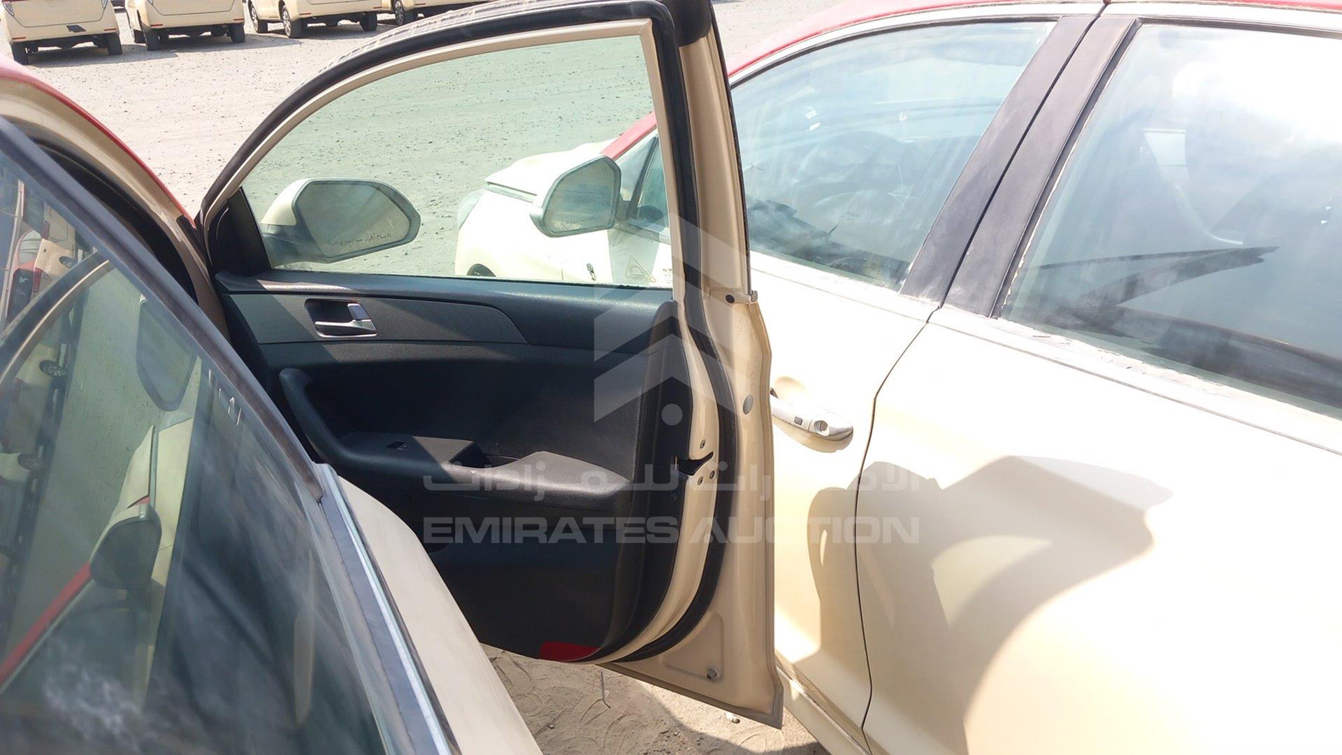 2018 HYUNDAI SONATA VIN: KMHE24133JA082023