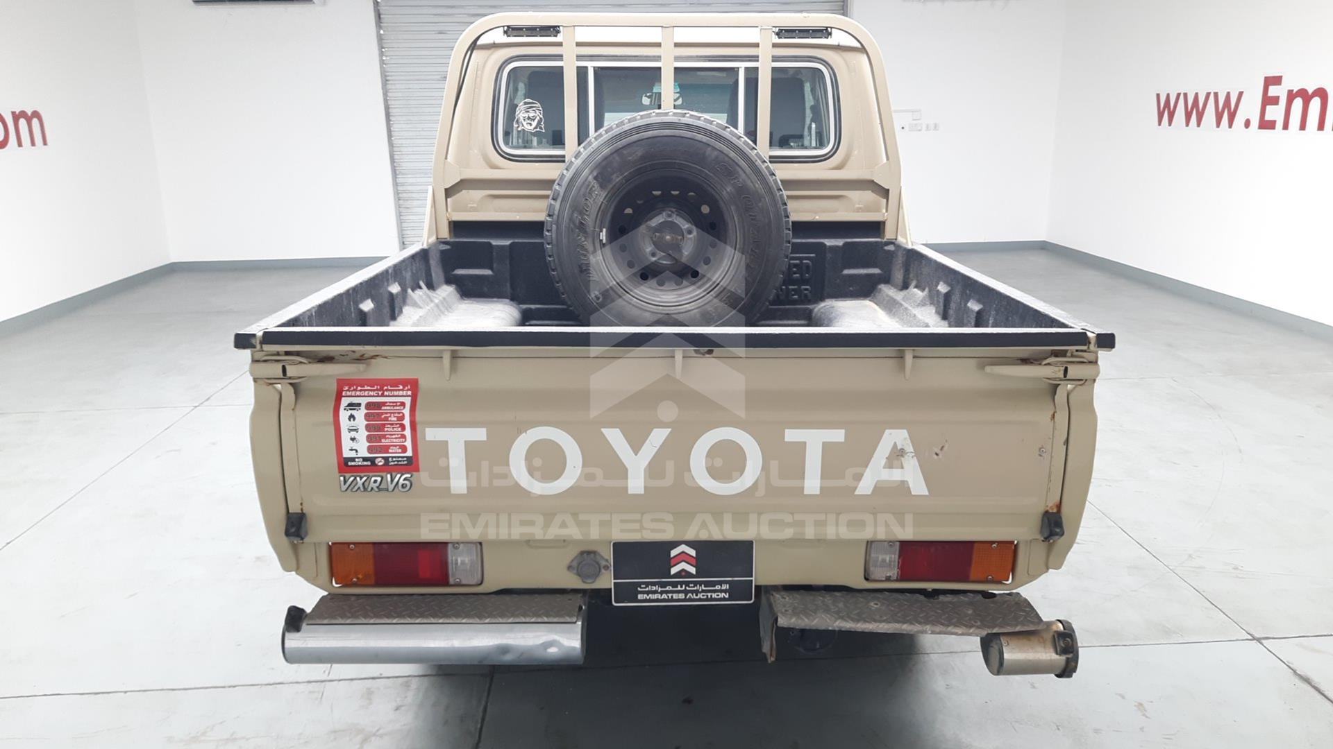 2015 TOYOTA LAND CRUISER VIN: JTFBU71J8F7004298