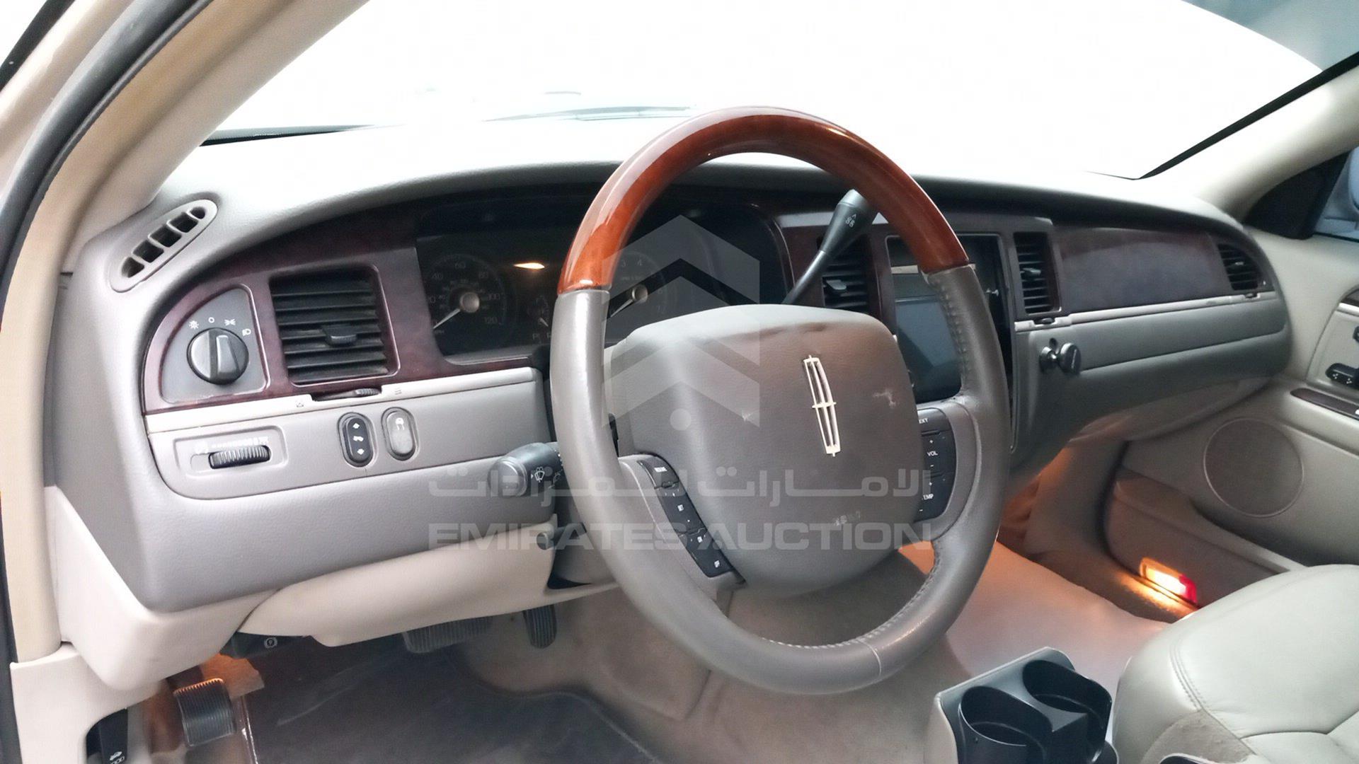 2011 LINCOLN TOWN CAR VIN: 2LNBL8CV5BX763394