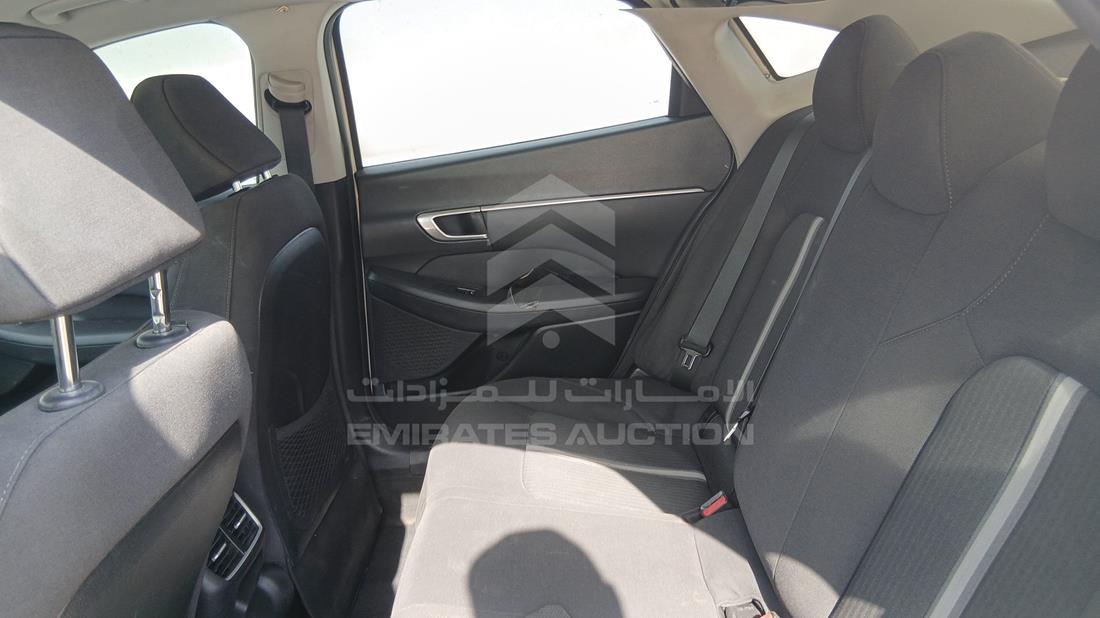 هيونداي سوناتا هجينة 2021 — زاوية الراكب الخلفي اليسرى — صورة 20