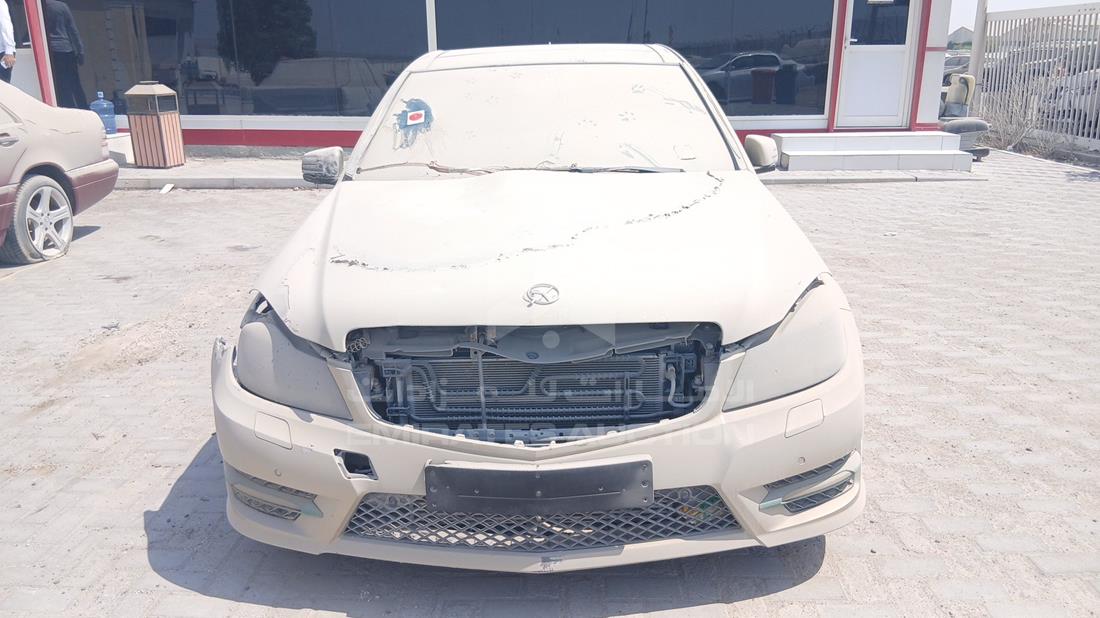 مرسيدس C200 2012 — الزاوية الأمامية بالكامل — صورة 1