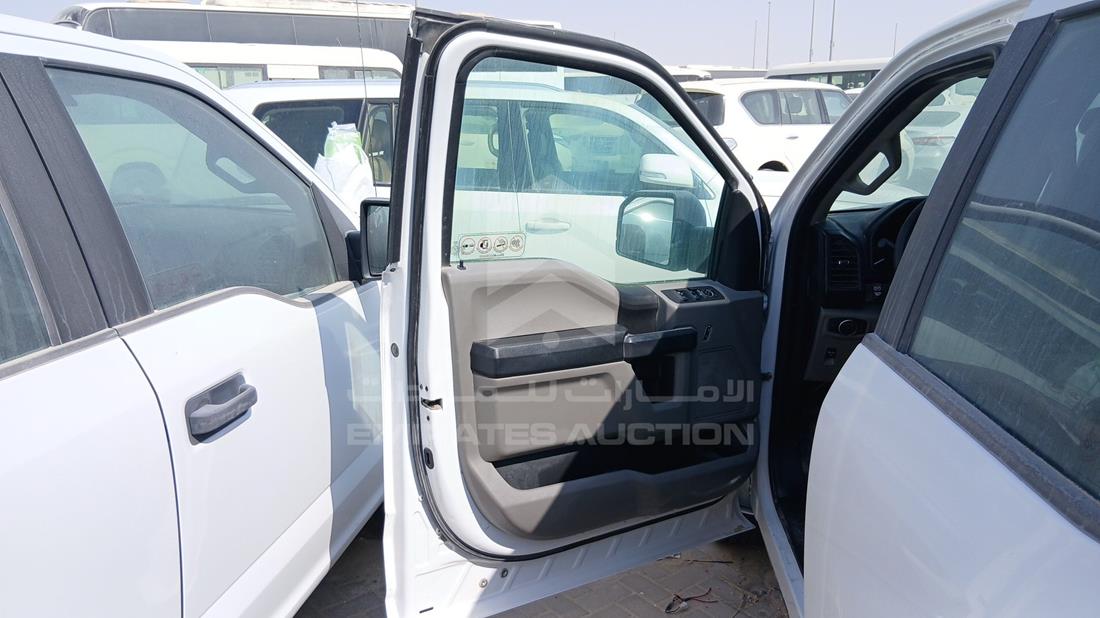 فورد اف 150 2019 — الباب الأمامي الأيسر — صورة 11