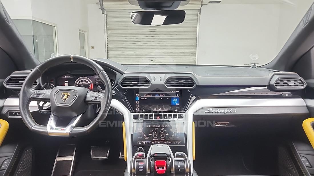 2021 Lamborghini Urus — Full Dashboard View — Photo 18