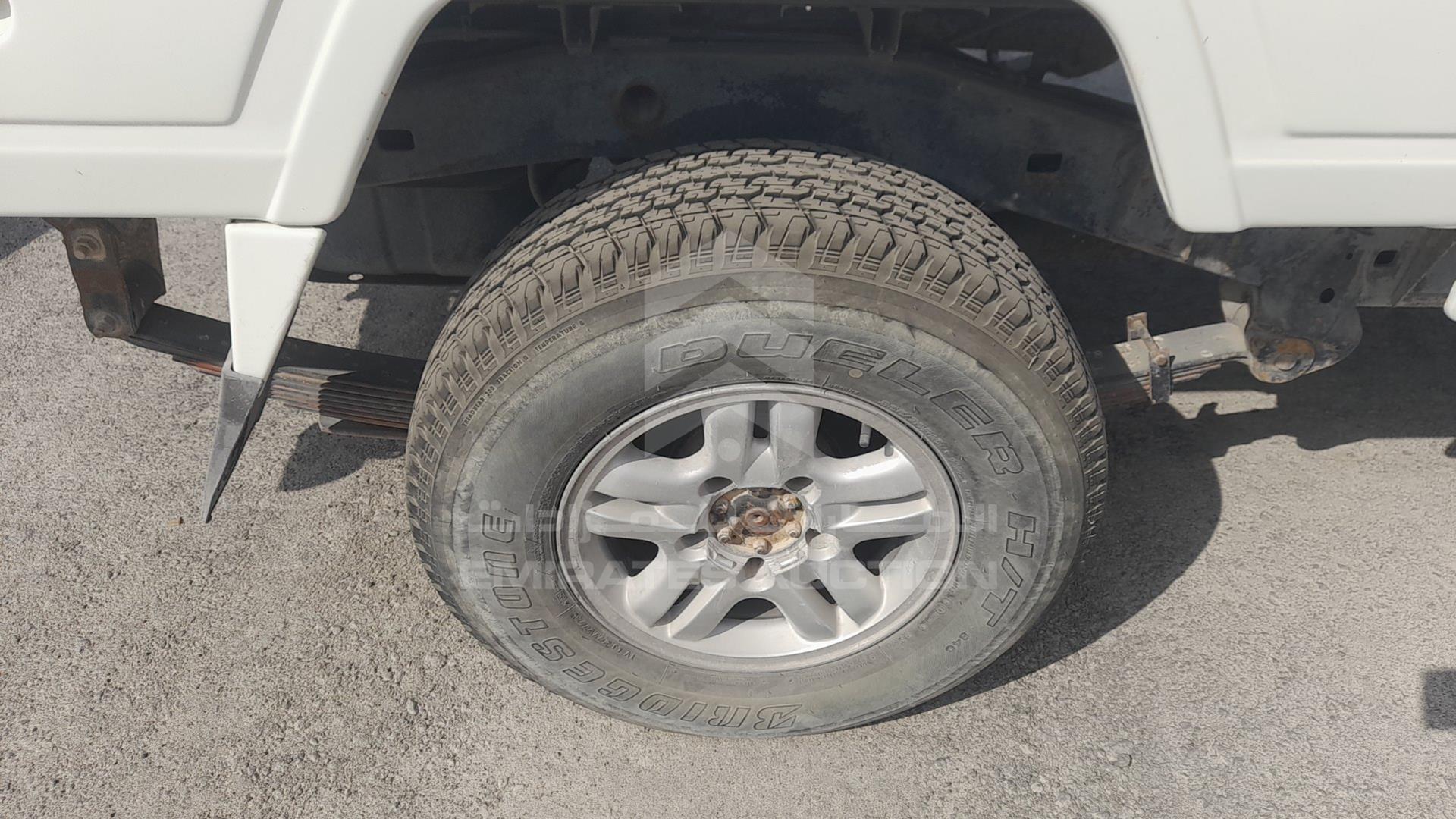 2001 TOYOTA LAND CRUISER PICKUP VIN: JTFLJ73J416005814