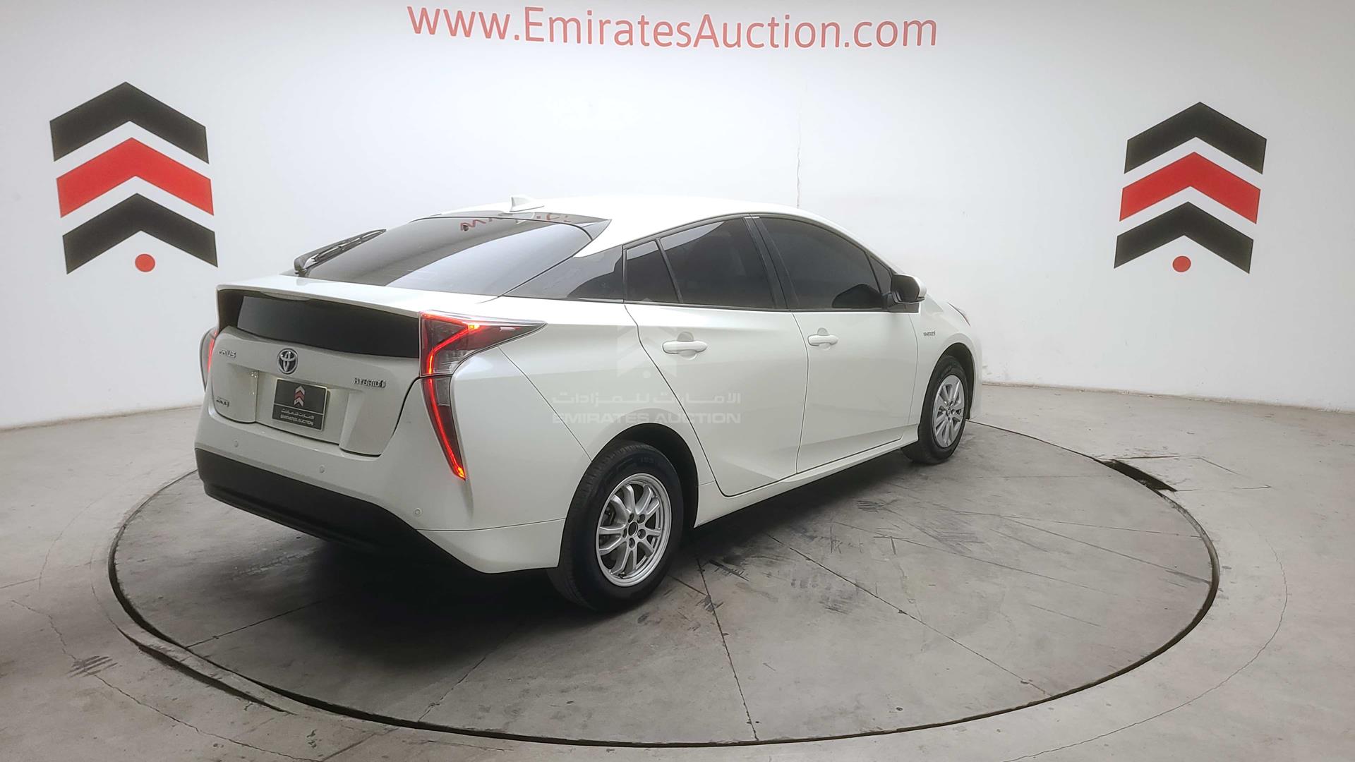 2018 TOYOTA PRIUS VIN: JTDKB3FU3J3589687