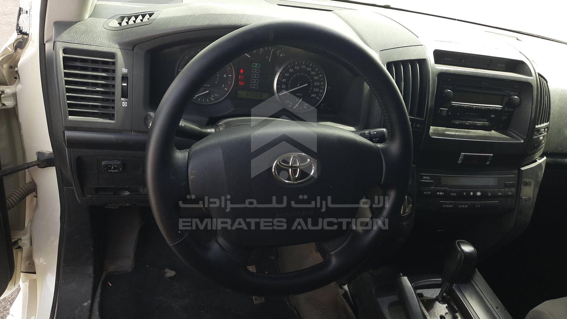 2011 TOYOTA LAND CRUISER VIN: JTMDU09J3B4043695