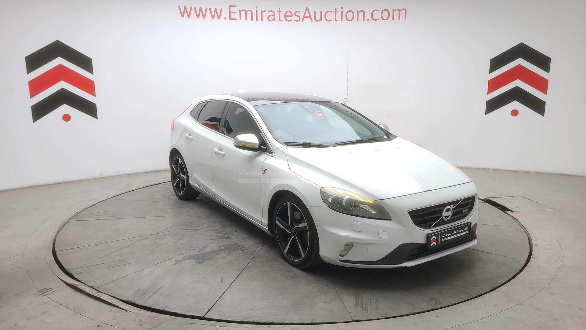 2014 VOLVO V40 VIN: YV1635MV8E2123328
