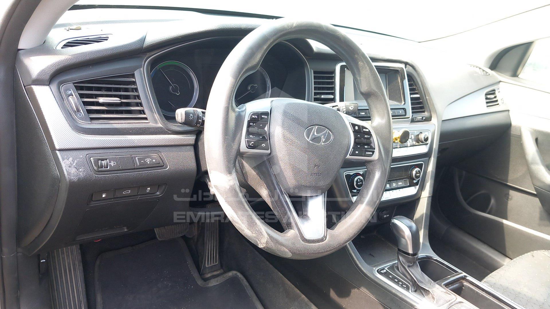 2018 HYUNDAI SONATA VIN: KMHE24137JA082090