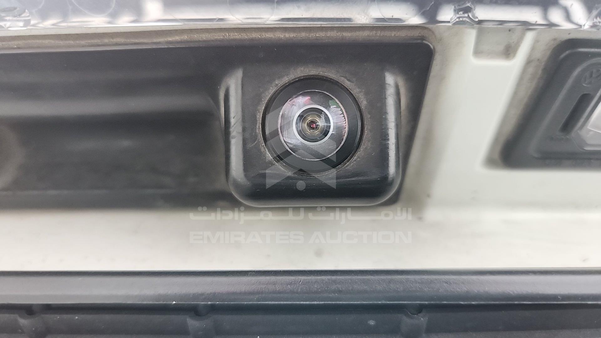 2018 BENTLEY BENTAYGA VIN: SJAAL1ZV5JC022898