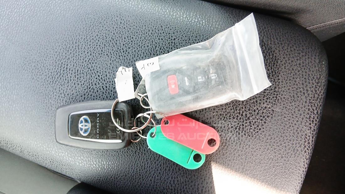 2024 Toyota Camry — Keys — Photo 4