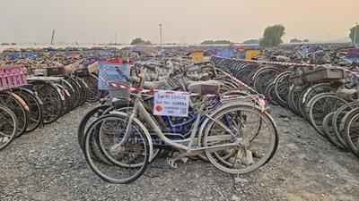  100 Bicycles